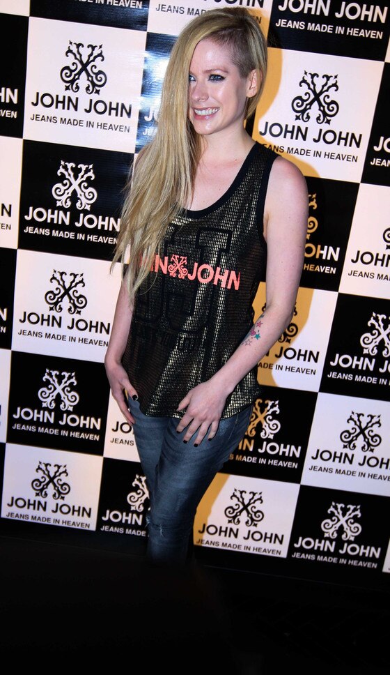 Avril Lavigne causa tumulto em loja em São Paulo Avril Lavigne causa tumulto em loja em São Paulo