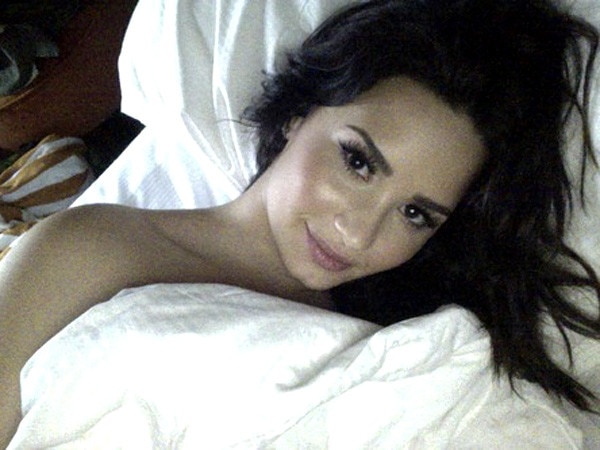 Demi Lovato fotos nuas na cama Wilmer Valderrama