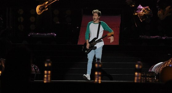 One Direction faz show em São Paulo e bate recorde de público One Direction faz show em São Paulo e bate recorde de público