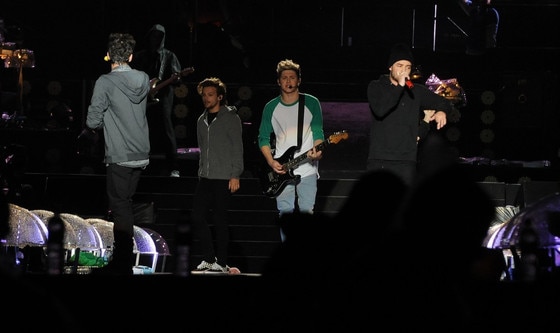 One Direction faz show em São Paulo e bate recorde de público One Direction faz show em São Paulo e bate recorde de público
