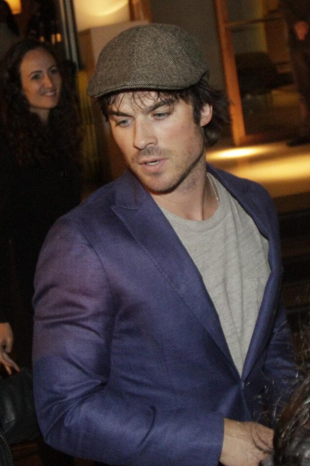 Ian Somerhalder desembarca no Brasil e é cercado por fãs Ian Somerhalder desembarca no Brasil e é cercado por fãs