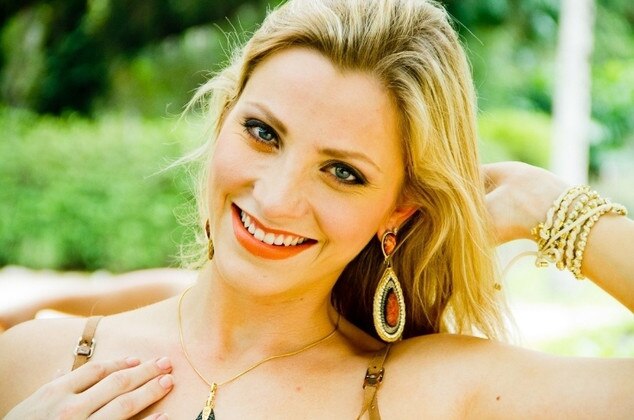 Conheça a bandeirinha musa e polêmica Fernanda Colombo Conheça a bandeirinha musa e polêmica Fernanda Colombo