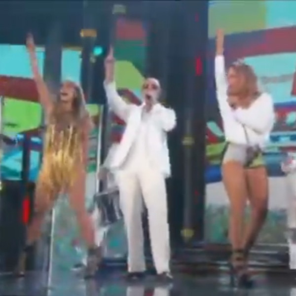Claudia Leitte, Jennifer Lopez e Pitbull no Billboard Claudia Leitte, Jennifer Lopez e Pitbull no Billboard