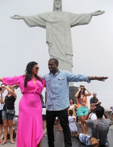 Kim e Kanye no Rio com Cristo redentor Kim e Kanye no Rio com Cristo redentor