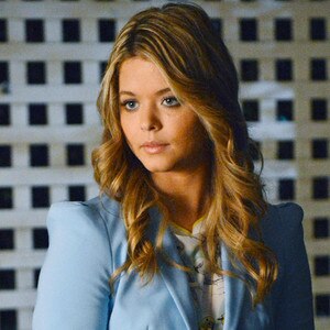 Sasha Pieterse, de Pretty Little Liars, vem ao Brasil para encontro com fãs