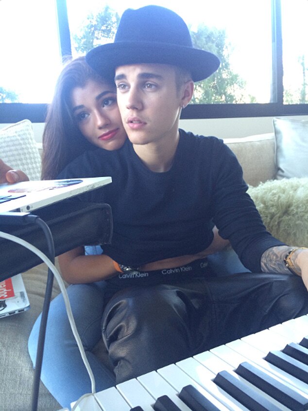 Selena Who Justin Bieber Cozies Up To Model Yovanna Ventura In Steamy 