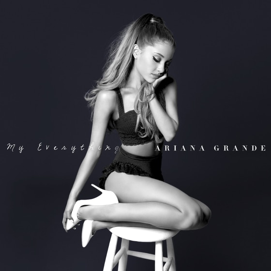 Una pose de Ariana Grande se vuelve viral en las redes sociales