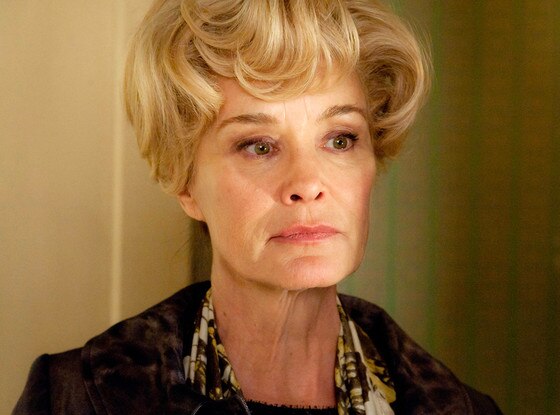 Jessica Lange como várias personagens em American Horror Story Jessica Lange como várias personagens em American Horror Story