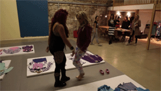 http://images.eonline.com/eol_images/Entire_Site/2015719//rs_560x315-150819082028-jesy-and-perrie-moonwalk.gif