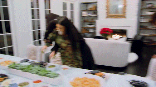 Guerra de comida na casa da Kylie Guerra de comida na casa da Kylie
