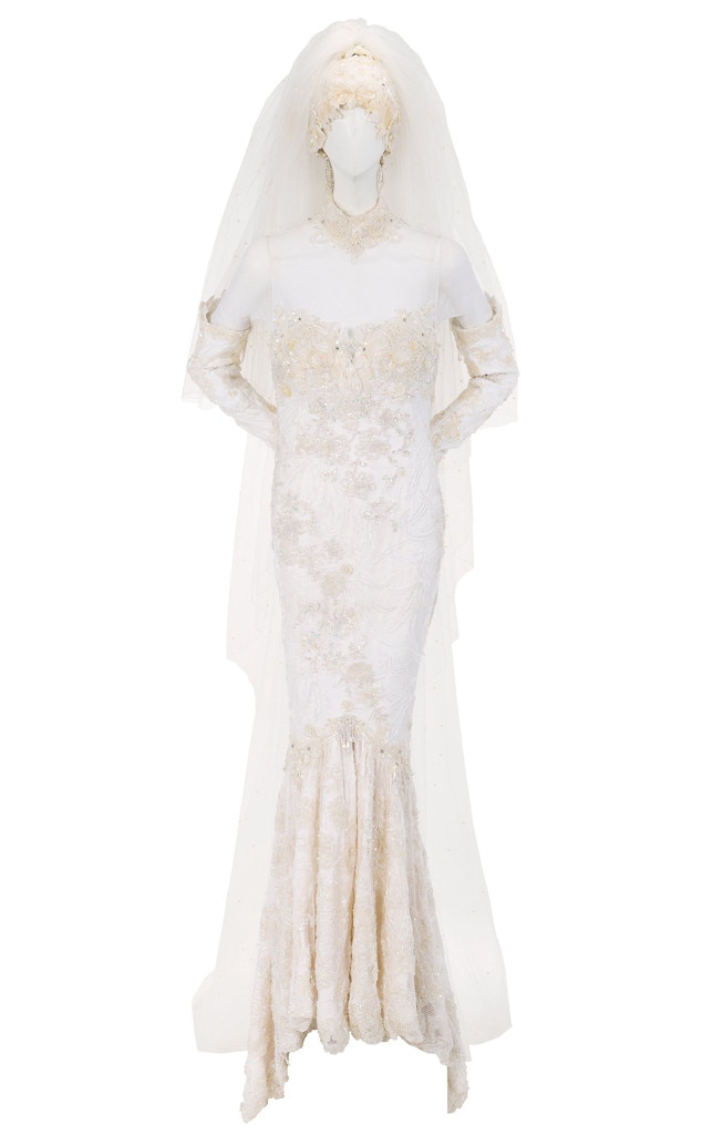 whitney-houston-s-40-000-wedding-dress-and-other-personal-items-put-up-for-auction-e-news