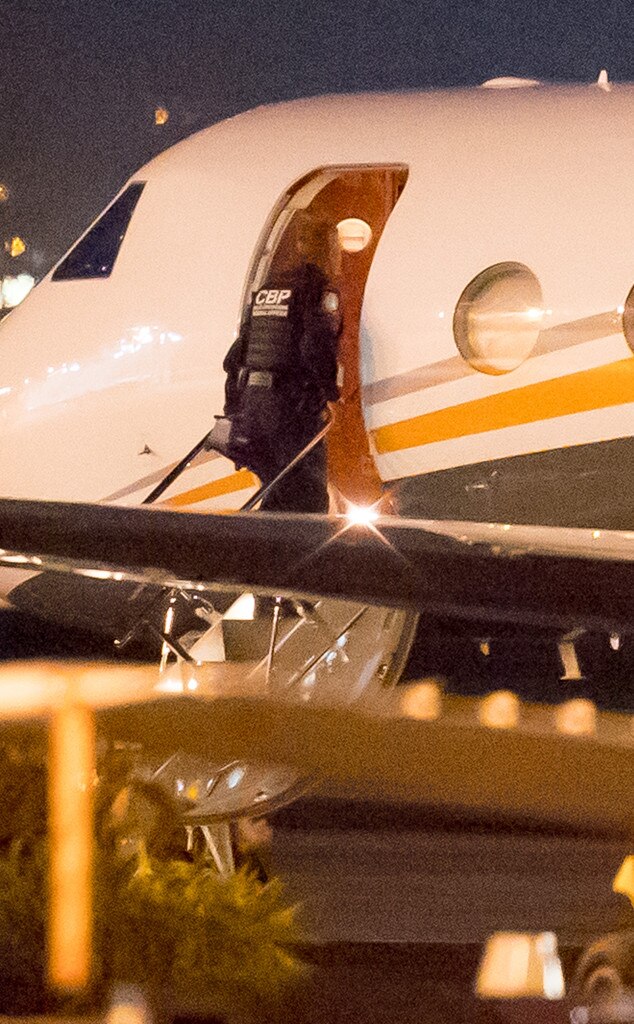 Kim Kardashian, Khloe Kardashian, Kylie Jenner, Kris Jenner, Plane, US Customs and Border Patrol Agent Kim Kardashian, Khloe Kardashian, Kylie Jenner, Kris Jenner, Plane, US Customs and Border Patrol Agent