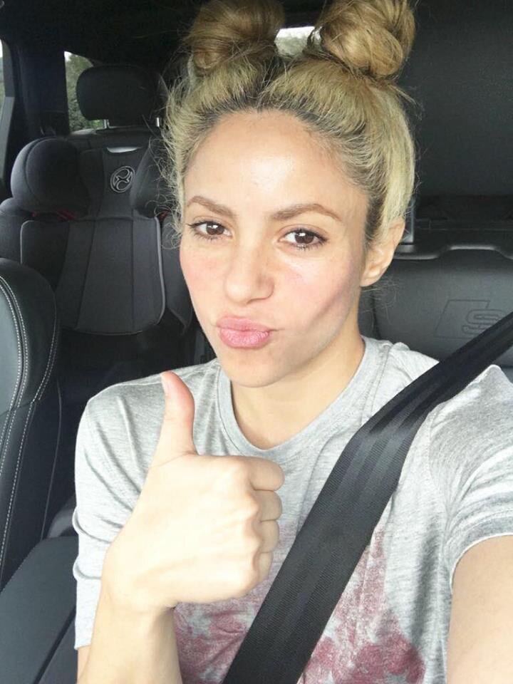 Shakira Celebra El Xito De Su Nueva Canci N Desde Su Cama Y Tienes