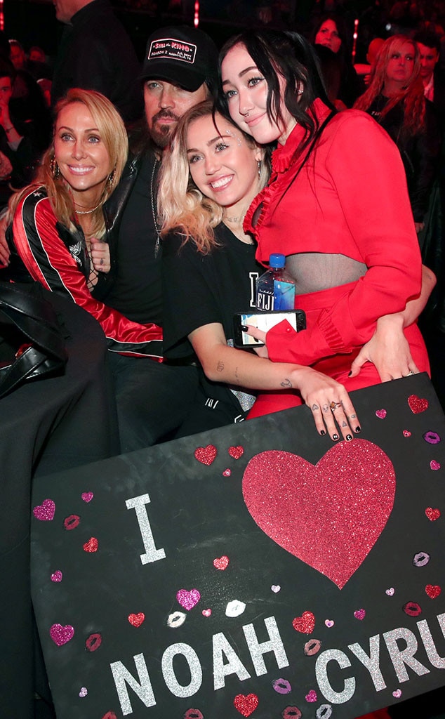 Miley Cyrus, Noah Cyrus, Tish Cyrus, 2017 iHeartRadio Music Awards, Candids Miley Cyrus, Noah Cyrus, Tish Cyrus, 2017 iHeartRadio Music Awards, Candids