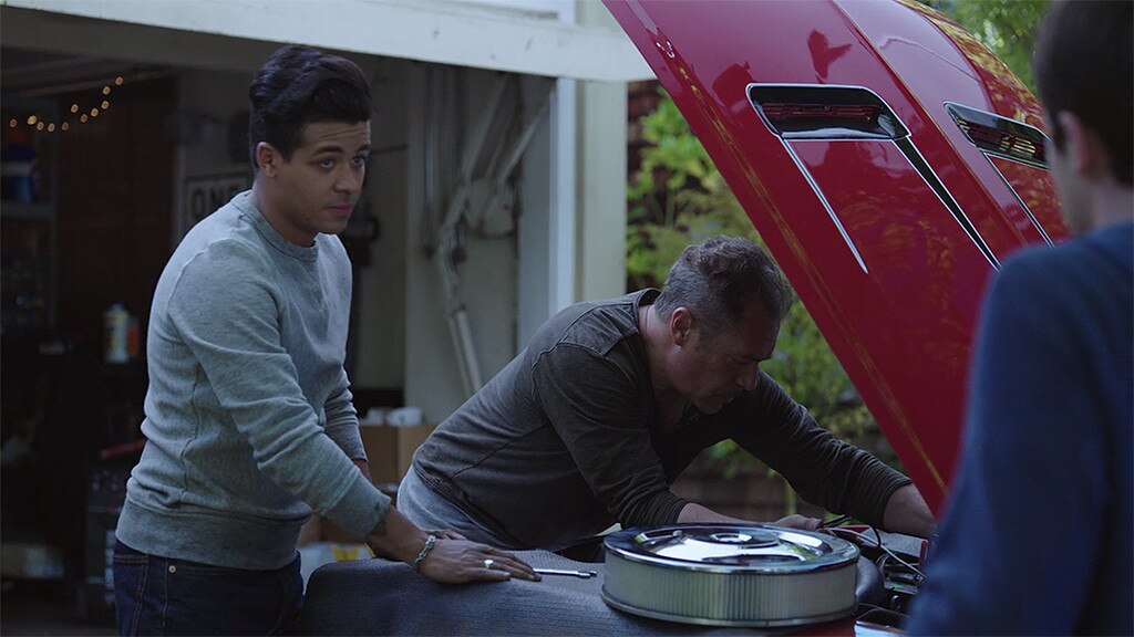 Tony de 13 Reasons Why también defiende a la serie de los más críticos E! Online Latinoamerica