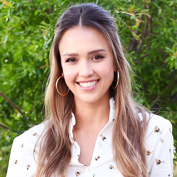 Jessica Alba anuncia terceira gravidez de Cash Warren nas redes sociais