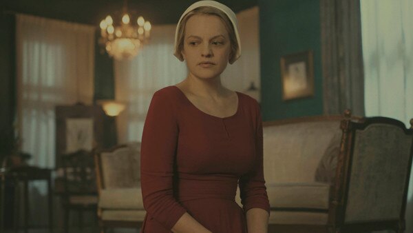 Elisabeth Moss, <i>The Handmaid's Tale</i> Elisabeth Moss, <i>The Handmaid's Tale</i>