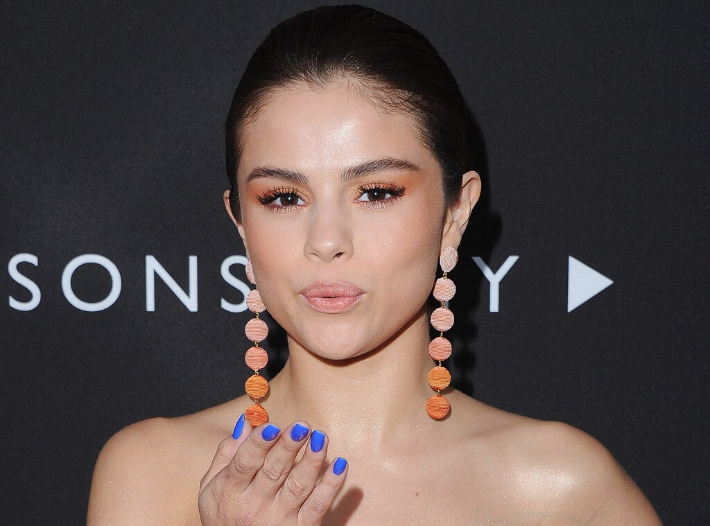 ESC: Selena Gomez ESC: Selena Gomez