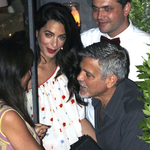 George e Amal Clooney curtem jantar na Itália após nascimento dos gêmeos