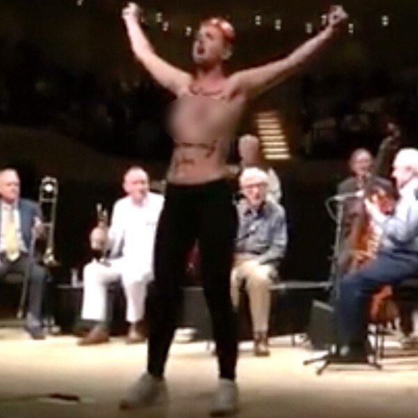 Brooke Shields superbe en bikini à 49 ans regardez ! E! News France