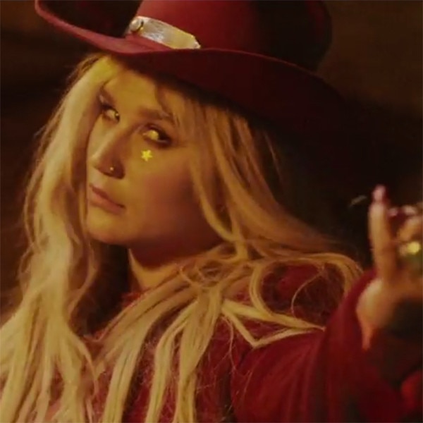 Kesha mostra que é uma mulher independente no clipe de Woman