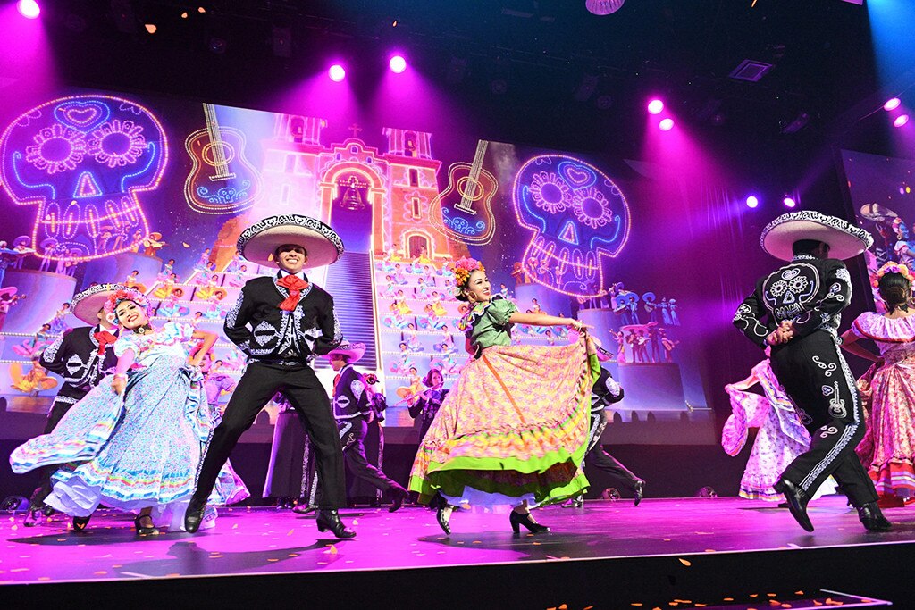 <i>Coco</i> Dancers <i>Coco</i> Dancers