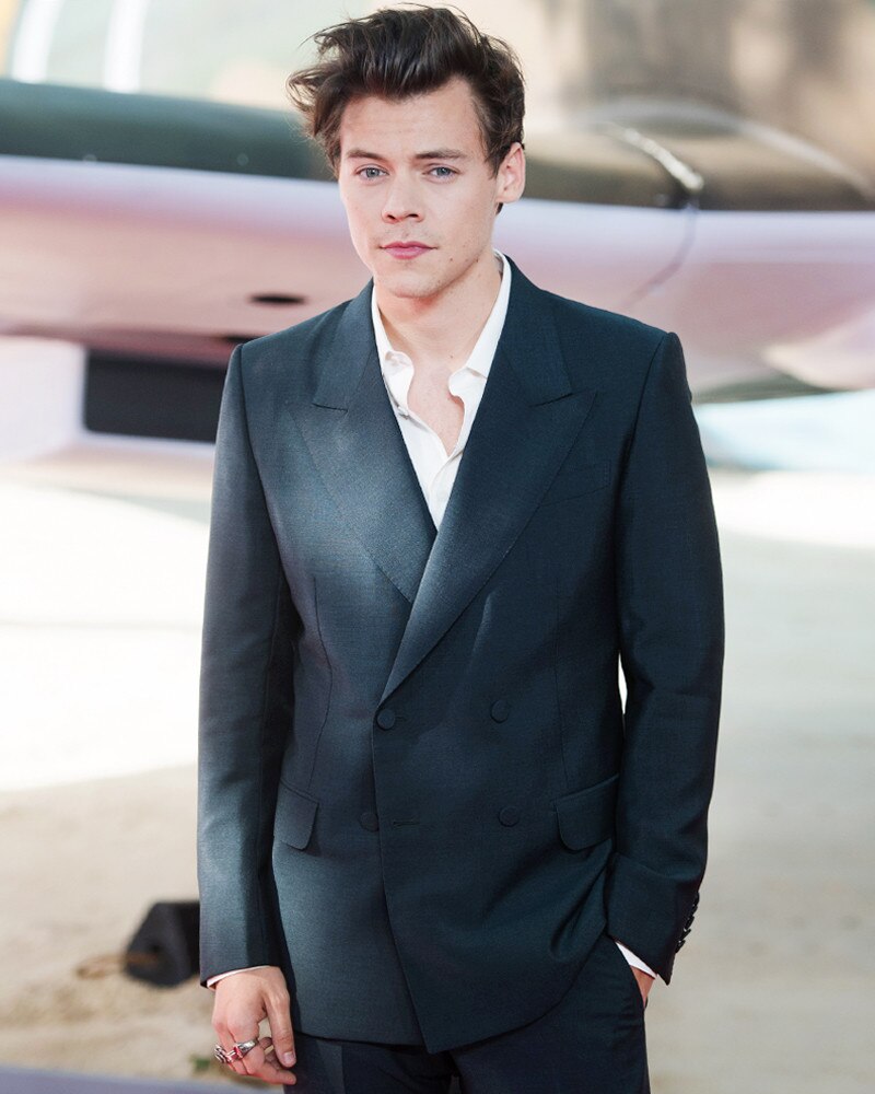 Harry Styles leva a mãe como date em première de Dunkirk
