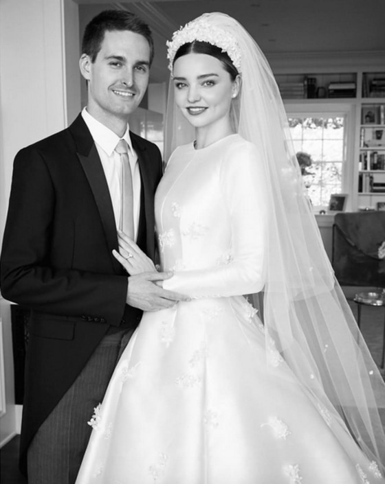 Miranda Kerr divulga fotos de seu casamento com Evan Spiegel
