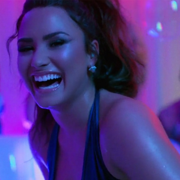 Demi Lovato faz festa animada com famosos no clipe de Sorry Not Sorry