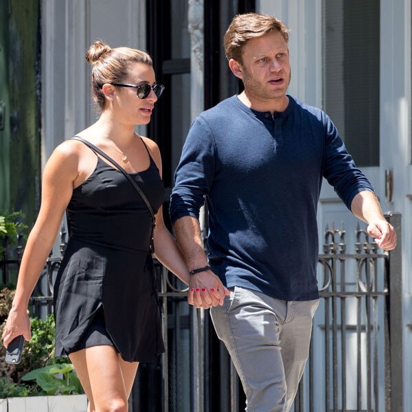 Lea Michele é vista de mãos dadas com novo namorado