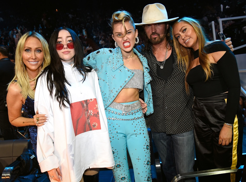 Noah Cyrus, Miley Cyrus, Billy Ray Cyrus, Brandi Cyrus, Tish Cyrus, MTV Video Music Awards 2017, Candid