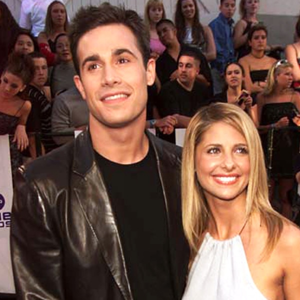 How Sarah Michelle Gellar & Freddie Prinze Jr.'s Romance Remains Sweet