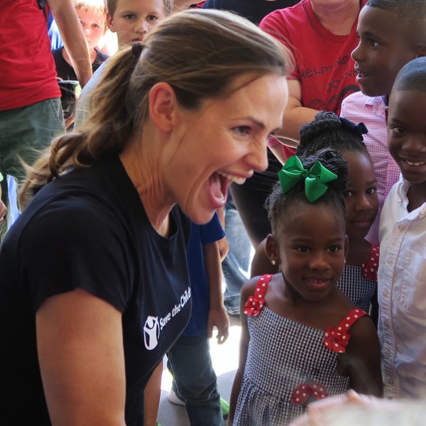 Jennifer Garner Visits Children Affected by Hurricane Harvey in Texas