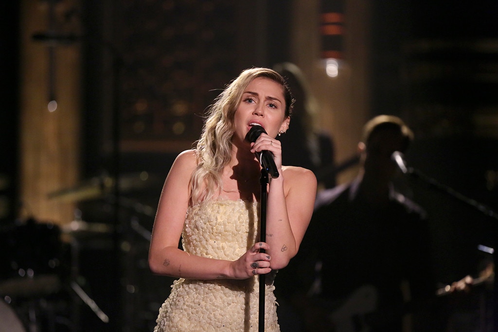 Miley Cyrus rindió homenaje a víctimas de Las Vegas Miley Cyrus rindió homenaje a víctimas de Las Vegas