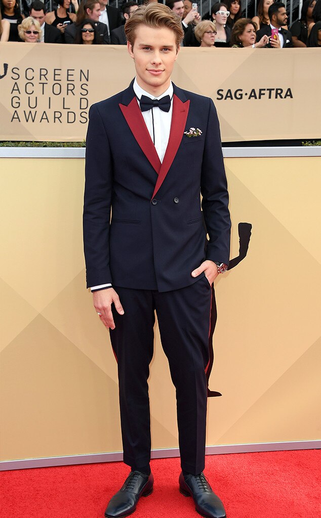  Logan Shroyer, 2018 SAG Awards, Red Carpet Fashions