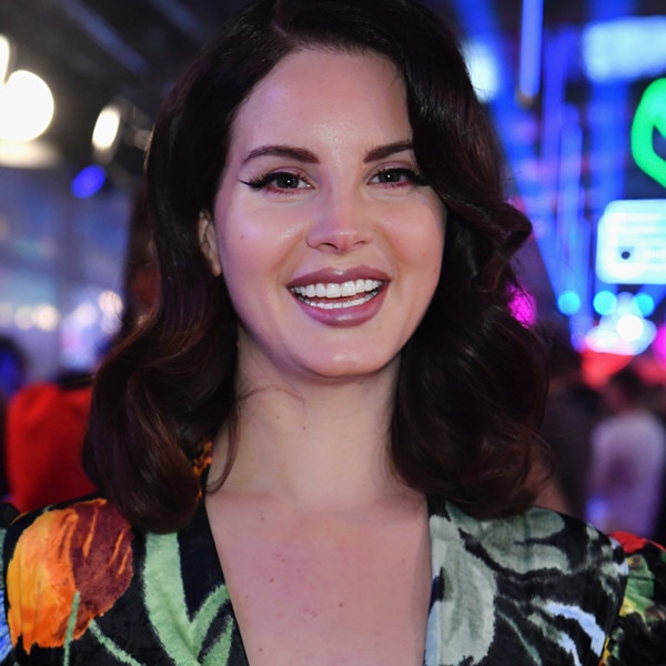 Lana Del Ray's Signature Cat-Eye Is V-Day Beauty Goals