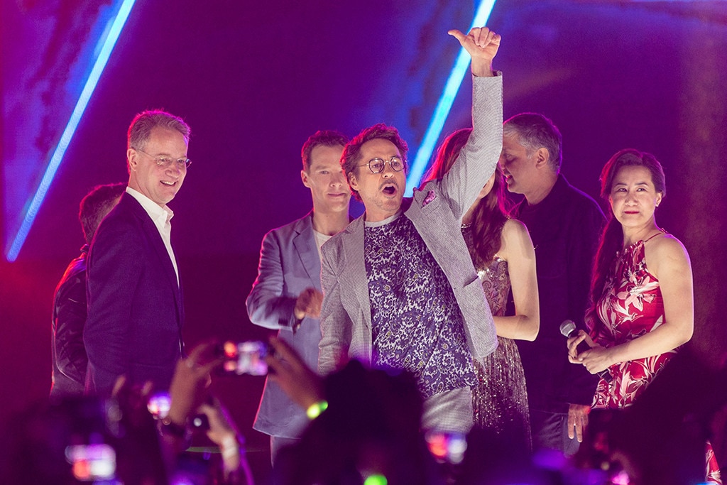 George Tanasijevich, Benedict Cumberbatch, Robert Downey Jr., Mahesh Samat & Trinh Tran (Singapore) George Tanasijevich, Benedict Cumberbatch, Robert Downey Jr., Mahesh Samat & Trinh Tran (Singapore)