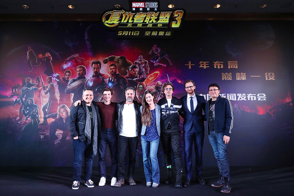 Joe Russo, Tom Holland, Mark Ruffalo, Robert Downey Jr., Tom Hiddleston & Anthony Russo (Shanghai) Joe Russo, Tom Holland, Mark Ruffalo, Robert Downey Jr., Tom Hiddleston & Anthony Russo (Shanghai)