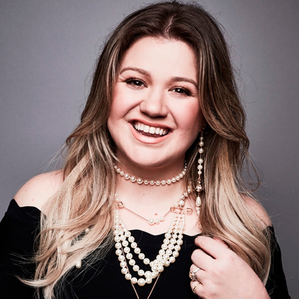 Kelly Clarkson's Candid Moments Caught on Camera