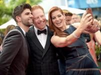 Justin Mikkita, Jesse Tyler Ferguson & Debra Messing Justin Mikkita, Jesse Tyler Ferguson & Debra Messing