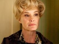 Jessica Lange como várias personagens em American Horror Story Jessica Lange como várias personagens em American Horror Story
