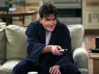 Charlie Sheen como Charlie Harper em Two and a Half Man Charlie Sheen como Charlie Harper em Two and a Half Man
