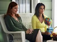 Marcia Cross & Teri Hatcher, <i>Desperate Housewives</i> Marcia Cross & Teri Hatcher, <i>Desperate Housewives</i>