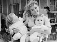 Debbie Reynolds, Carrie Fisher & Todd Fisher Debbie Reynolds, Carrie Fisher & Todd Fisher