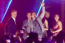 George Tanasijevich, Benedict Cumberbatch, Robert Downey Jr., Mahesh Samat & Trinh Tran (Singapore) George Tanasijevich, Benedict Cumberbatch, Robert Downey Jr., Mahesh Samat & Trinh Tran (Singapore)