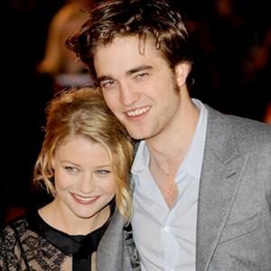Robert Pattinson, Emile de Ravin
