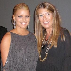 Jessica Simpson, Nina Garcia, Twitter