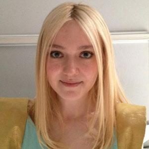 Dakota Fanning, Twitter