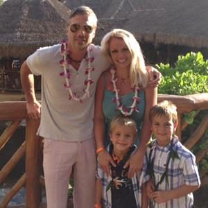 Beat of the 4th, Britney Spears,Twitter