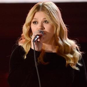 Kelly Clarkson, Grammys, Performance